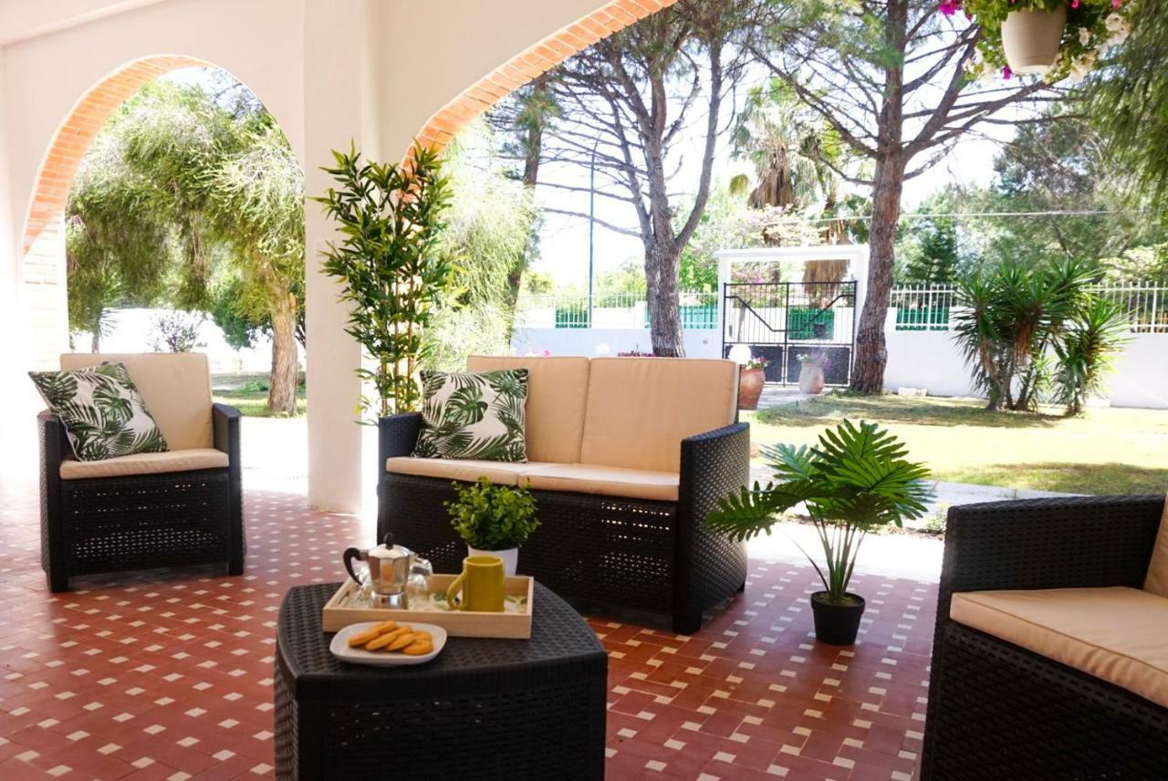 Villa Aurelia -Seafront Apartment With Patio فلوميني دي كوارتو المظهر الخارجي الصورة