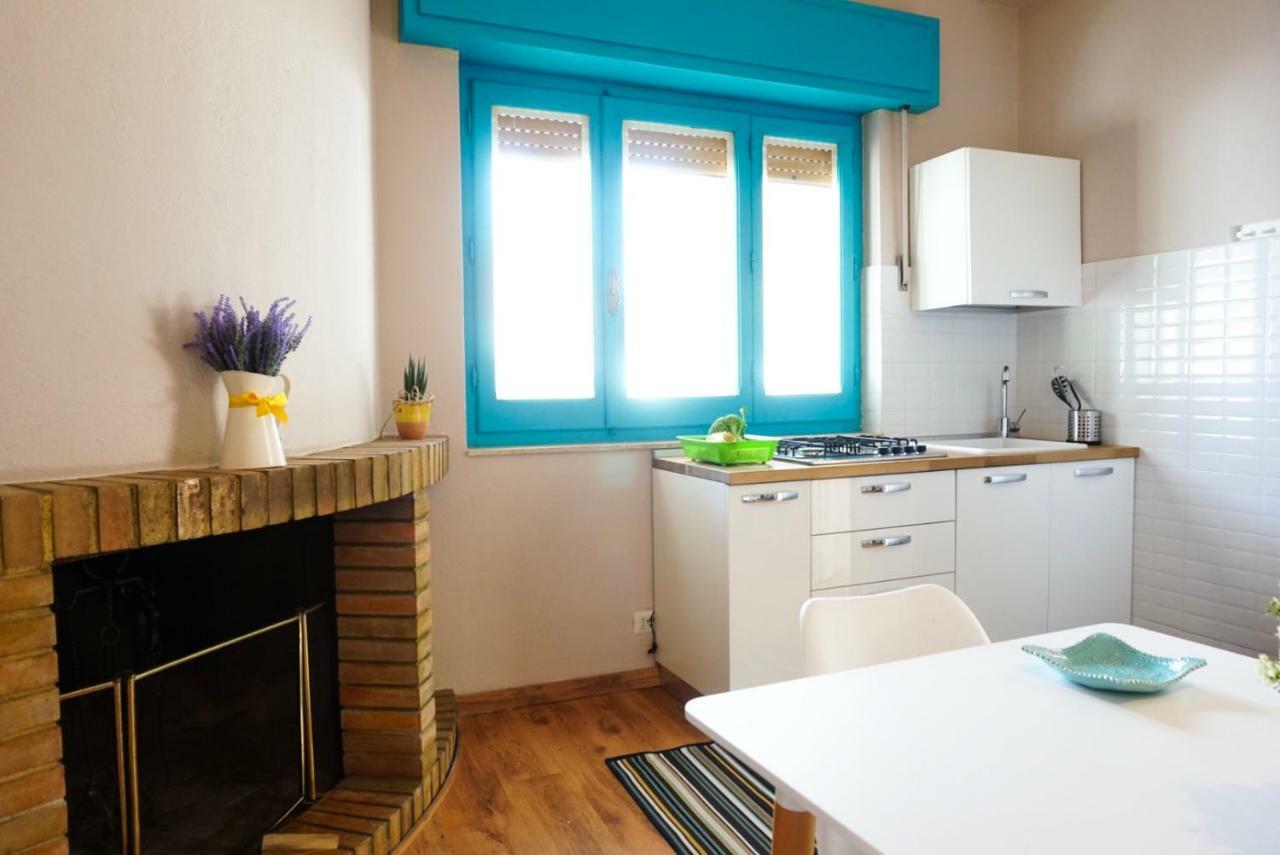 Villa Aurelia -Seafront Apartment With Patio فلوميني دي كوارتو المظهر الخارجي الصورة
