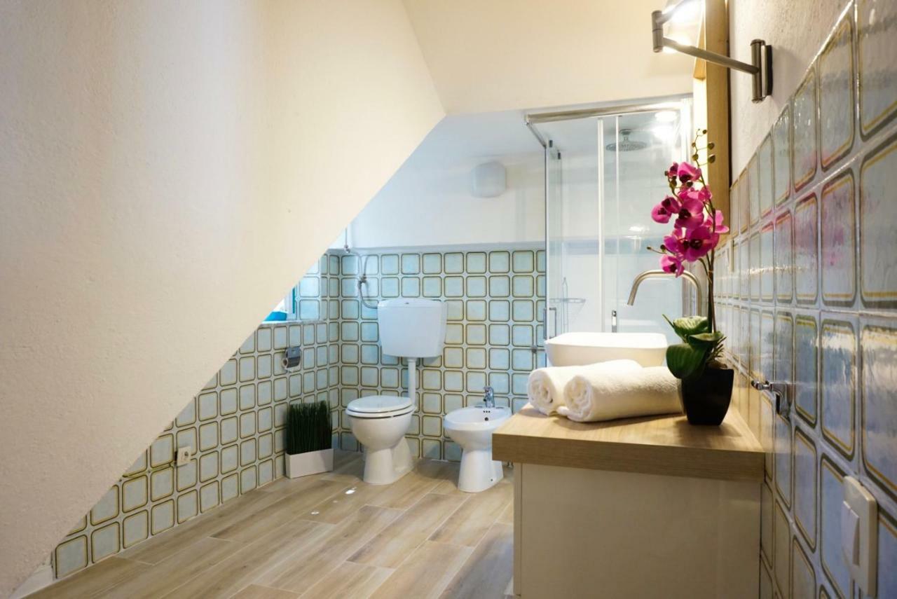 Villa Aurelia -Seafront Apartment With Patio فلوميني دي كوارتو المظهر الخارجي الصورة