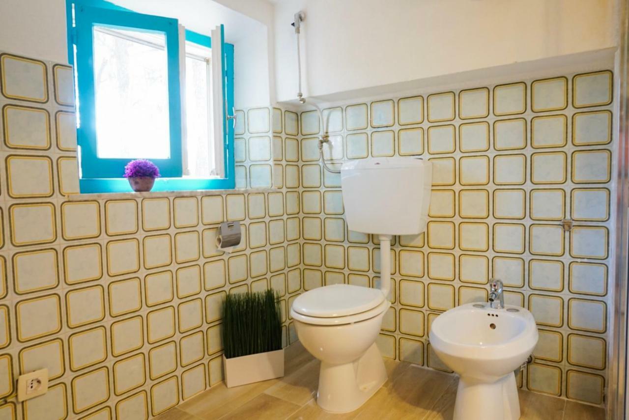 Villa Aurelia -Seafront Apartment With Patio فلوميني دي كوارتو المظهر الخارجي الصورة