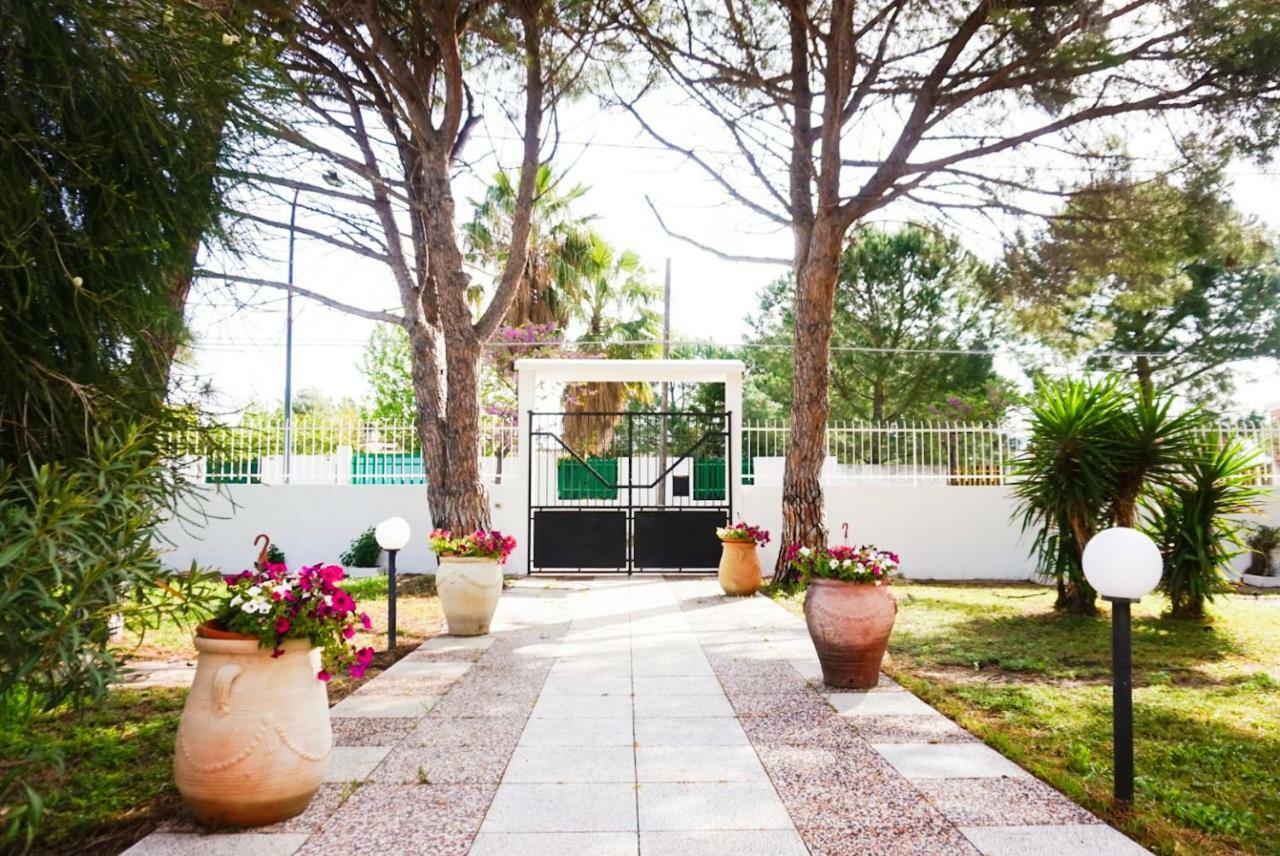 Villa Aurelia -Seafront Apartment With Patio فلوميني دي كوارتو المظهر الخارجي الصورة