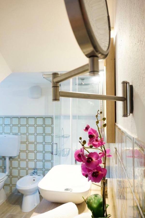Villa Aurelia -Seafront Apartment With Patio فلوميني دي كوارتو المظهر الخارجي الصورة